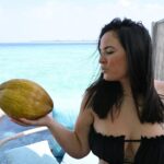 Kelly Helard Instagram - Bon bientôt fini les vacances repos retour à la maison !! Promis les prochaines vacances je serais avec mes enfants à jouer à la marchande de glaces et aux châteaux de sables donc rdv à bormes les mimosas bientôt !!! 🔜 🤪