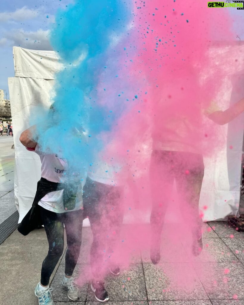 Kelly Helard Instagram - Une Crazy color de 6km fun !!