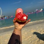 Kelly Helard Instagram - Changement de décor !! Retour où il y a du monde !! Un petit passage à Dubai Et forcément fin des vacances, mon petit déjeuner a été un Donuts !!