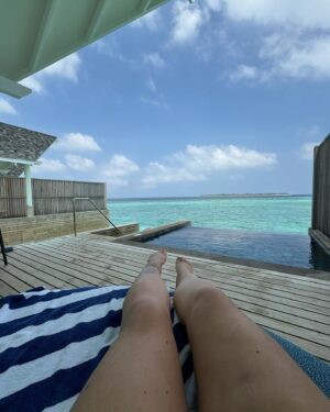 Kelly Helard Instagram - Début des vacances 
Repos 
Repos 
Ici je pense que j’ai ce cela à faire @amariraaya 
(Je ferais des petites activités et par contre je suis triste j’ai une passion pour les baleines on est dans la période et on me dit qu’il n’y en a plus en ce moment !! ) 
Et 2eme kiff les coquillages 🐚 toi aussi ?