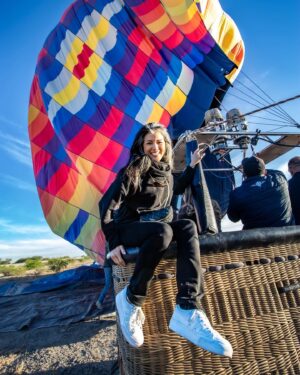 Kelly Hu Instagram - Woke up before the ass crack of dawn with @miss_jean_g and @sdbesq to check another one off the bucket list when I was in San Miguel.

#airballoonride
#airballoon
#bucketlist
#bucketlist✔️