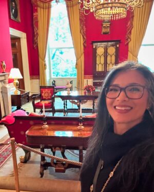Kelly Hu Instagram - It was such a privilege touring the White House with my brother, neice and some awesome people doing great work for the AANHPI community. 
The quote from John Adams made me choke up a bit. 
Huge thanks to Brian Pang: @bpanger33 for making it happen!

@sheena.yap.chan
@kimchva
@suzychoi
@theinclusioninitiativellc
@fredfaylona
@hu_glenn