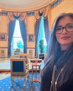 Kelly Hu Instagram - It was such a privilege touring the White House with my brother, neice and some awesome people doing great work for the AANHPI community. 
The quote from John Adams made me choke up a bit. 
Huge thanks to Brian Pang: @bpanger33 for making it happen!

@sheena.yap.chan
@kimchva
@suzychoi
@theinclusioninitiativellc
@fredfaylona
@hu_glenn