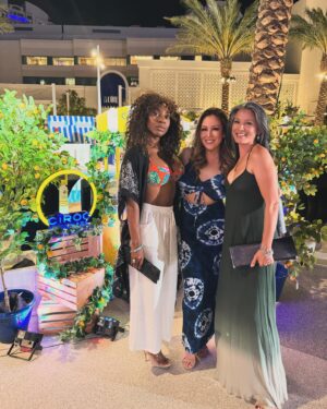 Kelly Hu Instagram - @kellyhu @denetrabfit @therealelliottqueen