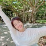 Kelly Huang Instagram - 花時間，好好的來看一棵樹。 安安靜靜的待在大樹底下🎵 唱一首歌給它聽🤠