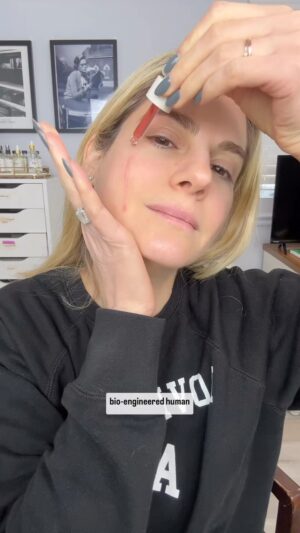 Kelly Kruger Instagram - ‼️GIFTING ONE OF YOU THIS SKINCARE DUO!!!! ❤️

One of you is going to get @drjasondiamond @drdiamondsmetacine it’s literally like going for one of Jason’s famous instalift facials. But your skin looks like that every day!!! 

To enter: 

1. Comment “I need this” below 
2. Tag 2 friends 
3. Must be following @kellylkruger & @drjasondiamond 

Triple entry, share this post in stories and to a friend who might want this. 

*winner will be chosen next Monday March 11th

#skincare #wrinkles #skin #gift #skincareroutine