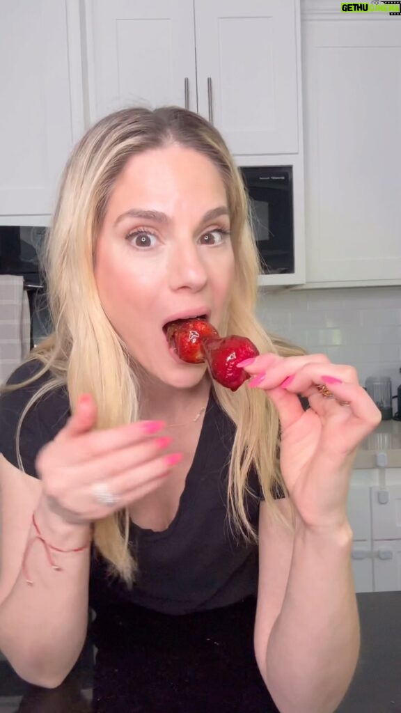 Kelly Kruger Instagram - I FINALLY DID IT!!! After 4 attempts and one burn I was determined to find a way to make a refined sugar free Tanghulu. This is it. Using MAPLE SUGAR. It’s fun to make and eat but truthfully so easy to burn yourself if you are anything like me. Good luck!! Will you be making this? #asmr #tanghulu #snack #fruit #refinedsugarfree #strawberry #candy #recipe