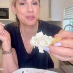 Kelly Kruger Instagram - HERE! 👇🏻👇🏻 The easiest, gluten free chicken artichoke dip!! If you have leftover chicken u don’t know what to do with. i got you. I use rotisserie chicken a lot too. Chop desired amount t of chicken 1 can of artichokes dried and chopped 1-2 tbs mayo Lots of Parmesan Salt & pepper to taste Add it all together, mix and bake at 375 for about 20-25 min or until desired crispiness is reached #chicken #chickenrecipe #glutenfree #parmesan #easyrecipe #mealprep #highprotein #comfortfood #eeeeeats #feedfeed #buzzfeedfoods #dip