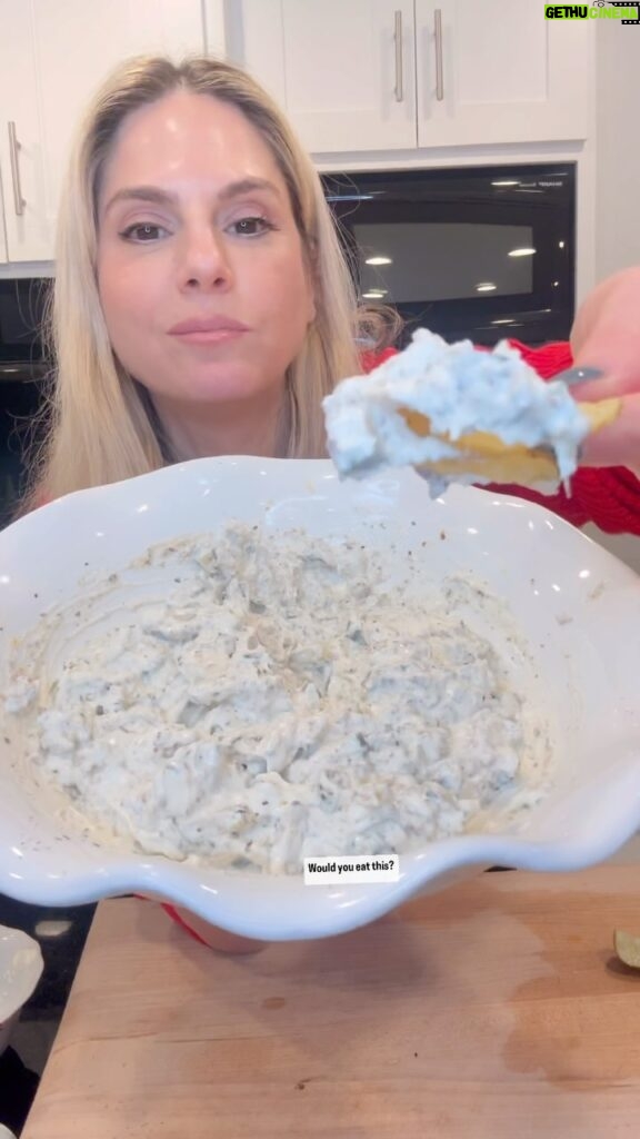 Kelly Kruger Instagram - Viral Pickle Dip 🥒 So Im a huge ranch and pickle fan so this was a no brainer for me. We loved it over here. Have you tried it yet? Would you?? 1tbs butter 3/4 cup breadcrumbs of choice 2 cups chopped pickles 2 cups sour cream Dill & or parsley optional Chip or veggie of choice for dipping! #pickles #viralrecipe #dip #easyrecipe #eeeeats #feedfeed #snack #glutenfree #snacking #healthyfood