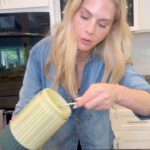 Kelly Kruger Instagram - Homemade high protein avocado mayo! 🥑 If you’ve ever looked at the ingredients in store bought mayo and aren’t a fan, this is a super simple way to make your own! You get protein, great fats/ omegas and it tastes great! Super simple to make in a blender. Would you make this?? 1/2 avocado 3 hard boiled eggs 2 teaspoons of vinegar 1/4 cup olive oll Salt to taste Lemon water to thin #mayo #homemade #avocado #easyrecipes #glutenfree #sugarfree #spread #eeeeeats