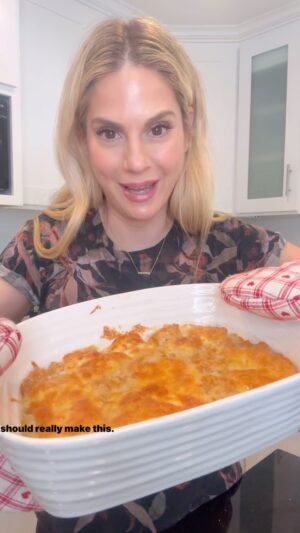 Kelly Kruger Instagram - HERE!! 👇🏻👇🏻 

Is there anything more comforting than Mac and cheese? Making it high protein is always a great thing for me given my current goals. 

**Comment “Recipe” or “Mac n Cheese” and I’ll DM you the link to the full recipe! 

Who’s making this??? 

#macandcheese #glutenfree #glutenfreerecipes #cheese #comfortfood #eeeeeats #feedfeed #buzzfeedfoods #bakedmacandcheese #highprotein #recipeshare #easyrecipe #dinnerideas