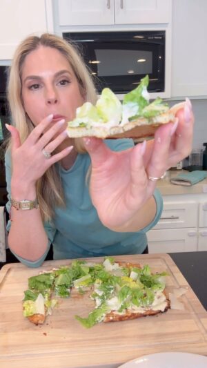 Kelly Kruger Instagram - Ok, this is 10/10 even my 4 year old had seconds. My husband had no idea there was no flour and my 2 year old said it was yummy 🤣

If you’re looking for a high protein, low carb, gluten free, easy meal idea here it is. 

** comment “Recipe” or “pizza” and I’ll DM you the full recipe including my homemade Ceasar dressing with no anchovies 

Who’s making this?? 🙋🏼‍♀️

#pizza #viralrecipe #chicken  #pizzarecipe #lowcarb #lowcarbrecipes #keto #ketorecipes #caesarsalad #saladrecipe #highprotein #highproteinrecipes #foodtrends