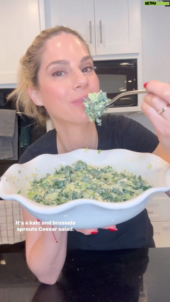 Kelly Kruger Instagram - HERE! 👇🏻 Erewhons Kale & Brussels sprout Ceasar salad! My husband really doesn’t like kale and LOVED THIS!! Will u be trying it? Kale Brussels sprouts Parmesan 1/2 cup mayo 1/3 cup Parmesan 1/4 cup olive oil oil 1 tsp Worcestershire sauce Lots of lemon! Salt Pepper Garlic powder You can also add fresh garlic 🧄 #salad #kale #easyrecipes #veggies #recipeshare #healthyfood #eeeeats #feedfeed #buzzfeedfoods #ceasarsalad #homecooked