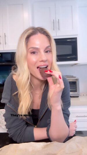 Kelly Kruger Instagram - HERE! 👇🏻 

Trust me when I say make these instead of buying them this year! So much healthier, cleaner and dare I say yummier???? You have to try it!!!

Gluten free, dairy free and so so good!! 

Who’s trying??? 🙋🏼‍♀️

#peanutbutter #eastereggs #chocolate #chocolateeggs #candy #dessert #eeeeeats #glutenfree #snack #healthyfood #healthyeating
