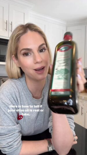 Kelly Kruger Instagram - Did you know this?? As if we needed one more thing to worry about but I do think It’s important to be aware especially for what they are charging for olive oil 🫒. 

What oils do you use at home? Does this matter to you or not really?

#oliveoil #cooking #ingredients #healthyfood #healthyliving #fyi #didyouknow