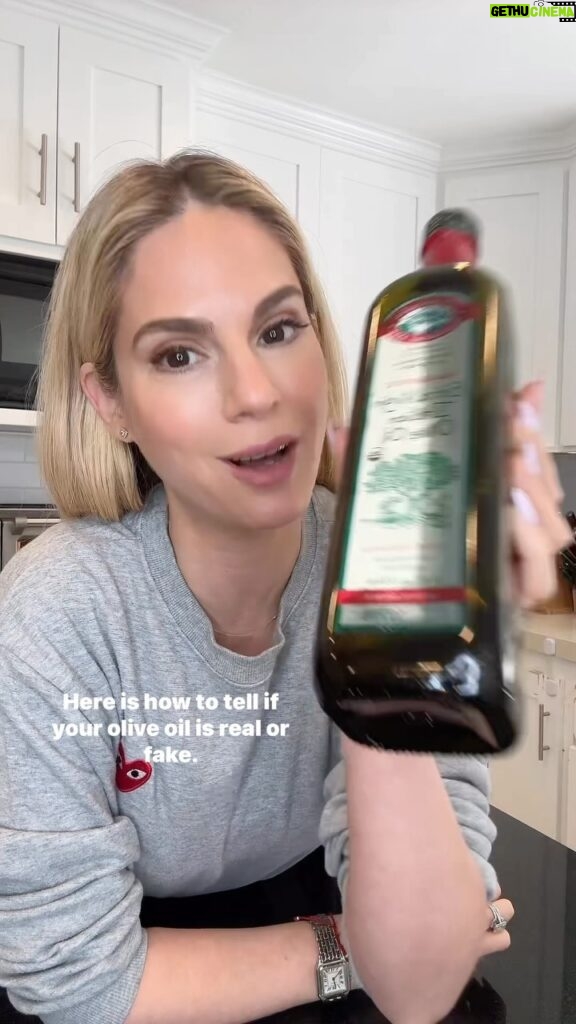 Kelly Kruger Instagram - Did you know this?? As if we needed one more thing to worry about but I do think It’s important to be aware especially for what they are charging for olive oil 🫒. What oils do you use at home? Does this matter to you or not really? #oliveoil #cooking #ingredients #healthyfood #healthyliving #fyi #didyouknow