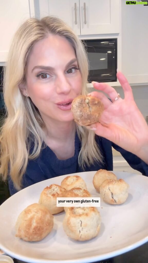 Kelly Kruger Instagram - GLUTEN FREE HIGH PROTEIN DONUT HOLES 🍩 I want to try making these with banana too! These are a fun treat that doesn’t have refined sugar (depending on the sweetener you use) Would you make these? Ingredients 2 cups almond flour 1/4 cup Greek yogurt 1/4 cup sweetener 1tsp baking powder 2 tsp cinnamon Sweetener of choice Melted butter More cinnamon #donuts #donutholes #glutenfree #keto #highprotein #snack #healthyrecipes #easy #dessert