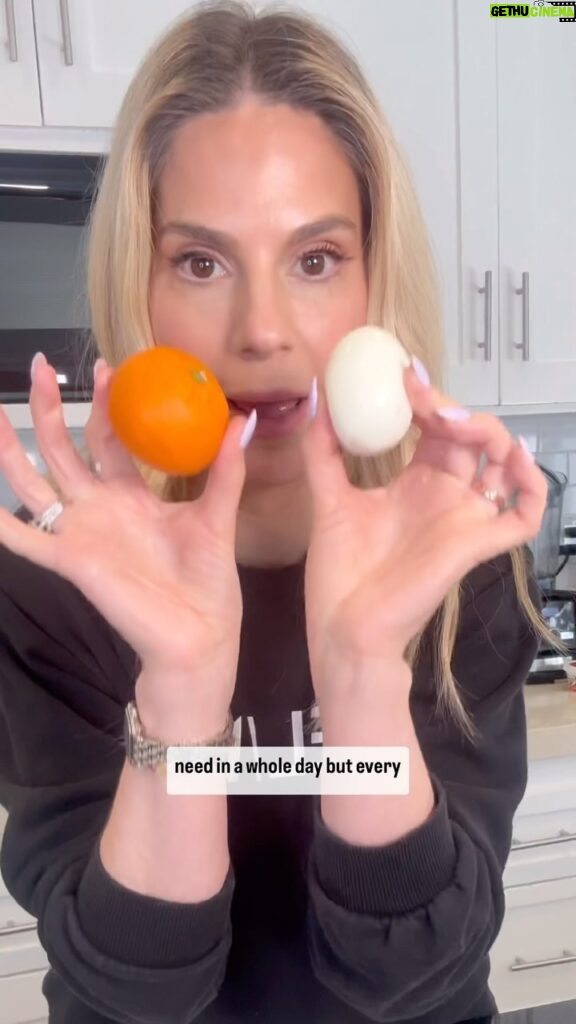 Kelly Kruger Instagram - I wanted to share this because eggs are an amazing high protein snack or meal but they’re also so good for you!! We’ve had a lot of confusing information in the past about them but eggs are a super healthy way to go in my opinion and the research that I have done. Are you a fan of eggs? Do you want more egg recipes? #eggs #egg #health #healthyfood #highprotein