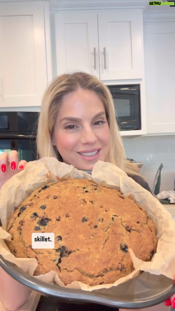 Kelly Kruger Instagram - HERE 👇🏻 Gluten Free chocolate chip cookie skillet with blueberries and bananas! The blueberries are optional my kids love them! Who’s making these? 3 cups of oats blended 1/2 cup milk of choice 2 very ripe bananas 1 tsp baking soda 2 tsp vanilla 1/4 cup maple syrup or sugar of choice (coconut is good) Chocolate chips and blueberries to your liking! Bake at 375 for about 12-15 min depending on your oven. #cookies #skilletcookie #chocolatechipcookies #chocolatechip #snacks #glutenfree #easyrecipe #blueberry #eeeeats #comfortfood