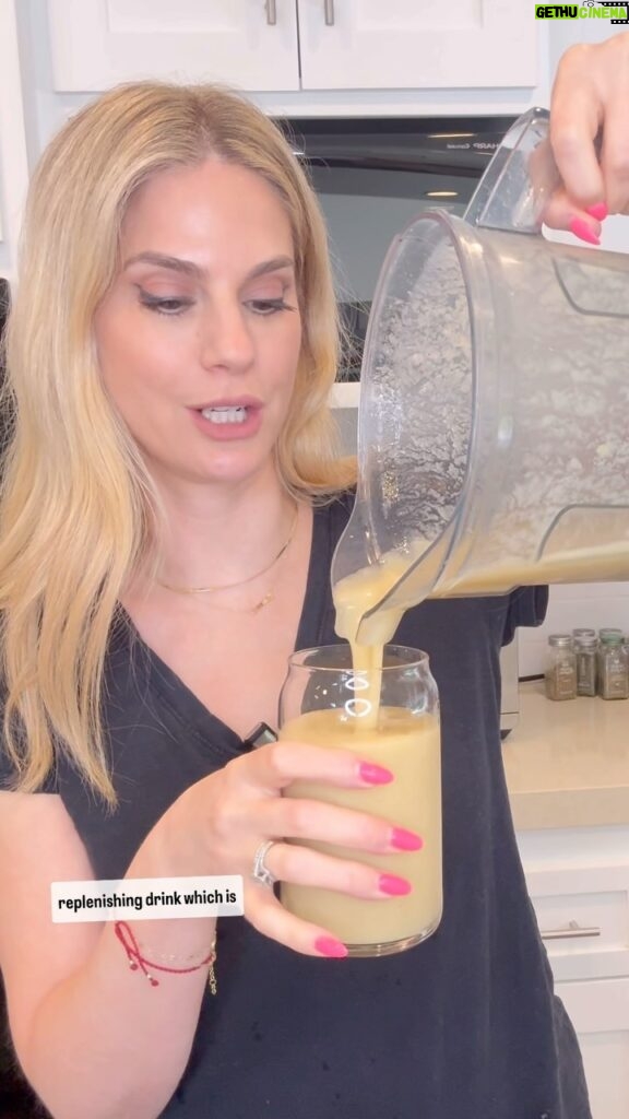 Kelly Kruger Instagram - NATURAL GATORADE 🍹 If you’re looking for an electrolyte replenishing drink and aren’t into all the dyes and sugar in some of the other drinks. Make this!!! It’s so refreshing, healthy and replenishing. Drink it pre or post workout or after a big day in the sun. Great for kids too!! Would you make this? Comment “Drink” and I’ll dm you the exact recipe! #drink #summerdrink #electrolytes #healthydrink #preworkout #healthylifestyle #easyrecipe #drinkrecipe