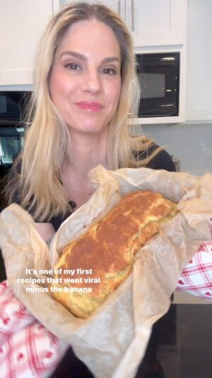 Kelly Kruger Instagram - HERE! 👇🏻 @kellylkruger 

HIGH PROTEIN GLUTEN FREE BANANA BREAD 🥖 

This was one of  my first recipes that went viral minus the banana so here it is again, it u want more of just a high protein GF bread, omit the banana 

Will u be making this? 

-  2 cups almond flour
- 2 very ripe bananas
-  1/2 cup Greek yogurt
-  4 large eggs
-  1/2 teaspoon baking soda
-  1/4 teaspoon salt
- * if u want this sweeter add sweetener of choice
Instructions:
1.  Preheat the oven to 350°F (180°C).

Instructions:
1. Preheat the oven to 350°F (180°C). Grease a bread loaf pan or line it with parchment paper.
2. In one bowl, mix together the banana  almond flour, baking soda, and salt.
3. In another bowl, whisk together the Greek yogurt and eggs until well combined.
4. Gradually add the dry ingredients into the wet ingredients, mixing well to combine.
5. Pour the batter into the prepared loaf pan and smooth the top with a spatula.
6. Bake for about 30-35 minutes, or until the top is golden brown and a toothpick inserted into the center comes out clean.
7. Remove from the oven and let cool in the pan for 10 minutes. Then, remove the bread from the pan and allow it to cool completely on a wire rack.
8. Once cooled, slice the bread and serve.
. Store leftovers in an airtight container at room temperature for up to 3 days, or in the refrigerator for up to a week.
Please note that almond flour breads tend to be denser than breads made with wheat flour, and have a nutty flavor. 

#bananabread #glutenfree #easyrecipe #bread #breadmaking #healthyfood