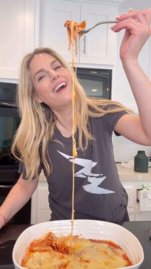 Kelly Kruger Instagram - If Pizza and Baked Ziti had a baby!! 🤣

I had cooked ground turkey and some@high protein lentil pasta in the fridge, through it together with some veggies, marinara sauce and cheese. Baked at 375 for about 20 minutes and got this delicious combination of pizza and baked ziti. 

Would you make this?? What’s your favorite pizza?🍕 

#pizza #glutenfree #pasta #easyrecipe #dinnerideas #comfortfood #eeeeeats #buzzfeedfoods #pasta
