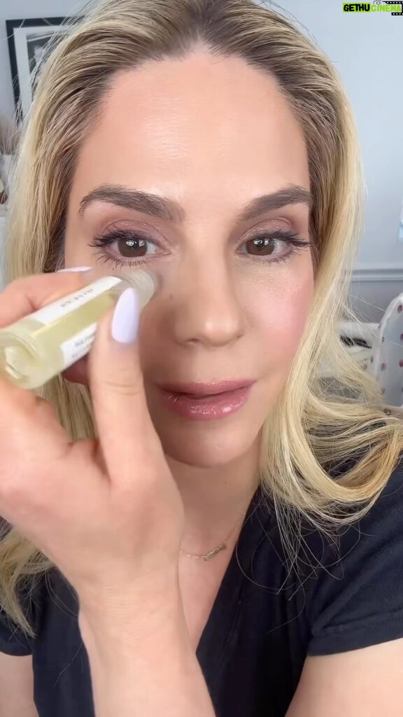 Kelly Kruger Instagram - ITS HERE!!!!! 👇🏻👇🏻👇🏻 You have been asking for this since we launched the line and it’s finally here!!! THE UNDER EYE ERASER BY @madisoncharlesoils **Comment “link” or “eye roller” and I will DM you the link!! These are the highest grade, purest ingredients that penetrate so deep into the skin helping to target all of our under eye problems from dark circles to crows feet, inflammation, age spots and more!!! . There are zero fillers, silicones or pesticides. Ask me any questions in the comments. #undereyes #undereyebags #eyes #skincare #skin #cleanbeauty #essentialoils #castoroil #undereyebags #wrinkles #antiaging #organic #skincareroutine