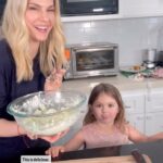Kelly Kruger Instagram - HERE 👇🏻 If you like creamy, sweet and tarte salads, this is for you! It’s a flavor explosion in your mouth: Will you be making this one?? What’s your easy go to Sunday night dinner? Sunday is usually Chinese food in our house. Feel free to adjust ingredients to your liking. I didn’t measure so this is my best guess: 2 medium cucumbers, thinly sliced - 1/4 cup diced red or sweet onion - 2 tbsp olive oil 2 tbs of vinegar of choice (such as balsamic or red wine vinegar) or lemon juice 2 tbs honey - 2 tbsp chopped fresh dill - Salt and pepper to taste - 2-3 tbsp cream cheese #cucumber #salad #recipe #easymeals #eeeats #feedfeed #veggies #buzzfeedfoods #recipeshare #healthyfood