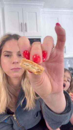 Kelly Kruger Instagram - 11.5 million views and counting on the one ingredient cheez its with lots of big feelings about them. Let me introduce you to 3 ingredient (5 if we’re counting salt and water) GLUTEN FREE cheez its!!!

Will you be trying these?? 

1 cup shredded cheese 
3/4 cup gluten free flour 
3 tbs butter 
1 tsp salt 
1 tbs water 

Pulse the cheese in blender or food processor 
Add in butter and blend again 
Add the flour, salt and water and blend til a dough forms 

Form into a ball and freeze for 20-30 min 

Roll out the dough and cut into squares. 
Poke a hole in them.

Bake at 350 until crispy anywhere between 10-25 min depending on the thickness of the cracker and your oven. Do it in increments of  5 minutes after the initial 10 minutes. 

Put any questions below. Happy Oscars! Are u watching? 

#cheese #snacks #cheezit #glutenfree #easyrecipe