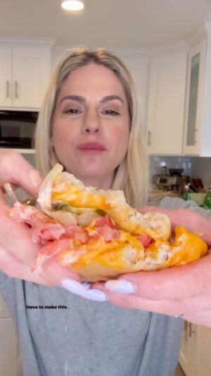 Kelly Kruger Instagram - HERE! 👇🏻👇🏻👇🏻

IN N OUT grilled cheese made at home is always better. It’s really quick and easy to make, gluten free (if u want) organic if you so choose. 

So would u make this or would you rather just go get one? Or are you a burger person? 

Gluten free (or regular) bun 
Cheddar. Cheese (or cheese of choice) 
Lettuce 
Pickles 
Tomato 
Carmelized onions
Chiles (I used pepperoncini) 

Sauce 

1/2 cup mayonnaise
3 tablespoons ketchup
2 tablespoons sweet pickle relish
1 1/2 teaspoons sugar (I use date or coconut)
 1 1/2 teaspoons distilled white vinegar

#grilledcheese #innout #glutemfree #easyrecipe #vegetarian #eeeeats #buzzfeedfoods #feedfeed #recipeshare #cheese #cheeseburger