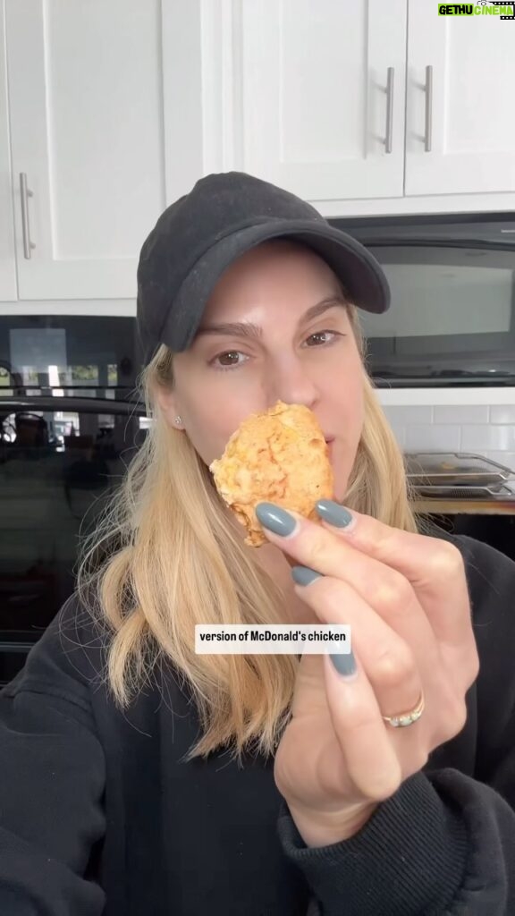 Kelly Kruger Instagram - Here! 👇🏻 follow @kellylkruger for more! Let’s face it we all love a nugget! Here’s a way to have them sans gluten and inflammatory seed oils. Also knowing exactly what is in them is always a plus! These are surprisingly easy to make (as are all my recipes I share) **comment “Recipe” or “nuggets” to have the full recipe sent to your DM. What’s your fav dipping sauce?? #nuggets #chickennuggets #easyrecipe #glutenfree #glutenfreerecipes #dinnerideas #eeeeats #comfortfood #airfryer #feedfeed #buzzfeedfood #viralrecipes #recipeshare
