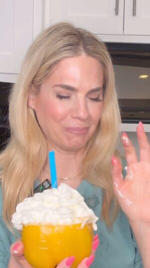 Kelly Kruger Instagram - Pepper 🫑🤣 

I know it’s late but for everyone missing the coffee videos here is another attempt- probably my last….🤣

#coffee #funny #funnyvideos #pepper #coffeetime
