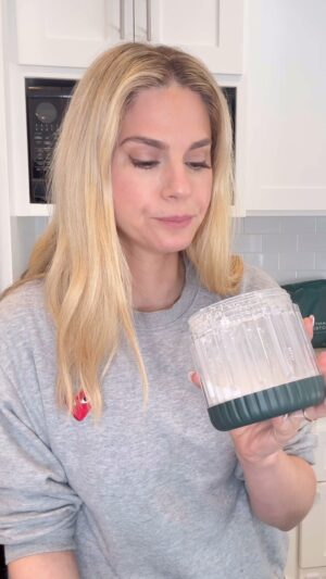 Kelly Kruger Instagram - “Oat” zempic is all over social media claiming to be helping people shed extra pounds. What are your thoughts on this? Mine are if you eat fiber, protein and less calories you will get the same effect without a youo situation when u stop. What are your thoughts?? Would you try this? 

#weightloss #body #fitness #diet #healthylifestyle #weightlossjourney #fasting
