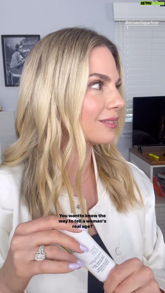 Kelly Kruger Instagram - FRIDAY FINDS ep 3! Are you taking care of your neck, chest and hands the way you take care of your face? I started noticing vertical lines on my neck and was looking for a solution. This @StriVectin Peptight™ Tightening Neck Serum Roller is helping tighten and prevent future lines. It’s so easy to incorporate into my daily routine because I just roll it on as a last step in my skincare before makeup. It takes 4 weeks to see results but the results are 🙌🏻 **Comment “link” and I’ll DM you the link to this amazing serum or you can get yours online @sephora #StriVectin #StriVectinPartner #TLNeckRoller