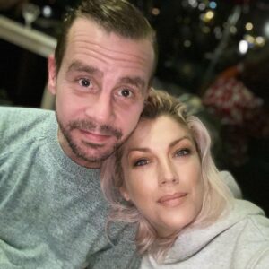 Kelly Pfaff Instagram - 50 !! Happy Birthday mijn alles❤️we hebben je zo lief🫶♾️…blijf maar lekker dansend richting de 60 nu gaan ..wij volgen wel 💖 ♾️