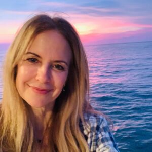 Kelly Preston Instagram - Happy Sunday xxx