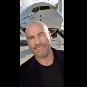 Kelly Preston Instagram - #HappyNationalAviationDay to my favorite pilot @johntravolta ♥️♥️♥️
