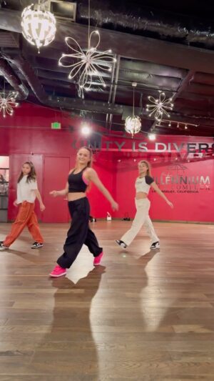 Kelly Sweeney Instagram - class tomorrow 5-7pm @mdcdance (a little earlier time than usual !!) & it’ll be a collab with @bigwillsimmons 🙌 see yall there !!
#kellysweeneychoreo #bloodline #arianagrande