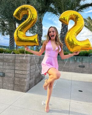 Kelly Sweeney Instagram - i don’t know about you, but I’m feeling