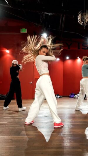 Kelly Sweeney Instagram - no class with me this weekend 🥲 i miss you all and will be back soon. the boy is mine just dropped on my youtube, so go check out all of the amazing groups !!!!
#theboyismine - @arianagrande 🎥 @keeganbarnes_videographer 
#kellysweeneychoreo #arianagrande #millenniumdancecomplex