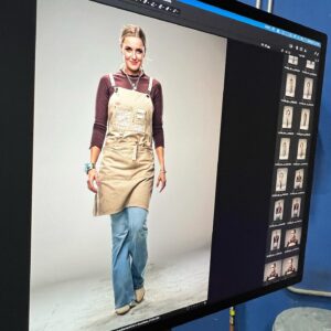 Kelsey Barnard Clark Instagram - Now that the Super Bowl is outta the way. . . 

THE biggest (hardest, scariest, amazingest) culinary competition is back for season FIVE TONIGHT Y’ALL! 

Tournament of Champions Season V begins tonight at 8/7C only on @foodnetwork . We’ll be fighting, cooking and dancing our way through it y’all. 🪩🕺🏾💃🏻💃