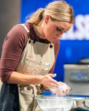 Kelsey Barnard Clark Instagram - T O N I G H T me and the king go head to head in a quite epic battle. I was there, I would know. Y’all don’t wanna miss the fun.

#TournamentOfChampions Season V on @foodnetwork TONIGHT at 8/7C or @streamonmax