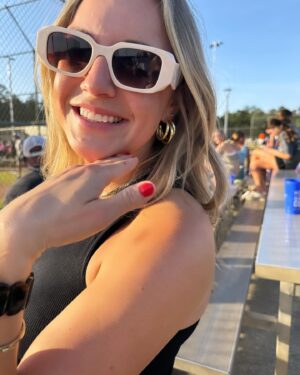 Kelsey Barnard Clark Instagram - Y’all what would I possibly do without the 10.7k unflattering & partially unknown photo shoots I have ? You too, could have this: have kids , they say.