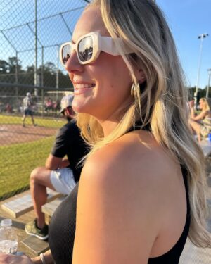 Kelsey Barnard Clark Instagram - Y’all what would I possibly do without the 10.7k unflattering & partially unknown photo shoots I have ? You too, could have this: have kids , they say.