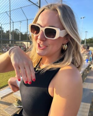 Kelsey Barnard Clark Instagram - Y’all what would I possibly do without the 10.7k unflattering & partially unknown photo shoots I have ? You too, could have this: have kids , they say.