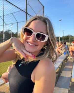 Kelsey Barnard Clark Instagram - Y’all what would I possibly do without the 10.7k unflattering & partially unknown photo shoots I have ? You too, could have this: have kids , they say.
