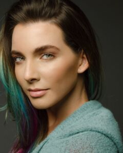 Kendra Santacruz Instagram - Me encontré esta fotito de @gerardobriceno con mis pelos de colores!! Les gusta? #portraitphotography #art #love #actress