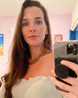 Kendra Santacruz Instagram - Y que me cuentan? Que hace mucho no paso por aquí 😟🙈🥺💜