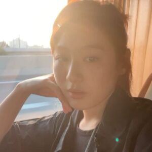 Kendra Sow Instagram - Ari是个很不错的小区涅
宁静但有很多个性小店和cafe
真好奇这面花墙的屋主是谁
每天那么多人在外面打卡拍照
屋主有何感想😂