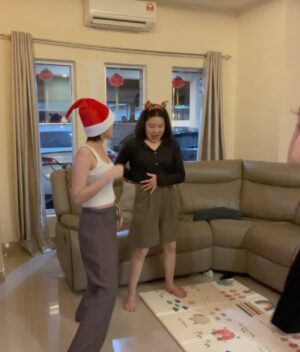 Kendra Sow Instagram - 🍯🦦🪅💖🎄